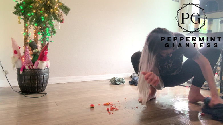 Peppermint Giantess: Fruit Crush Aftermath: Čištění šťavnatého nepořádku na podlaze