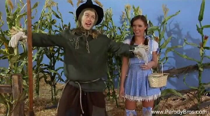 Parody Bros: Dorothy si fa sbattere la figa dallo spaventapasseri