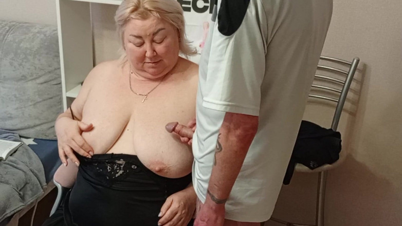 Zona901: Mi masturbo il cazzo, scopo la mia matrigna in bocca...
