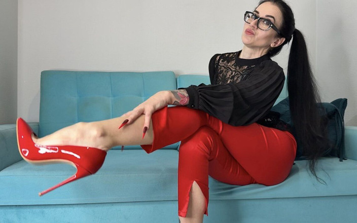 Julia domaina: Kasut tumit stiletto merah baru saya (12 cm) dan seluar dalam...