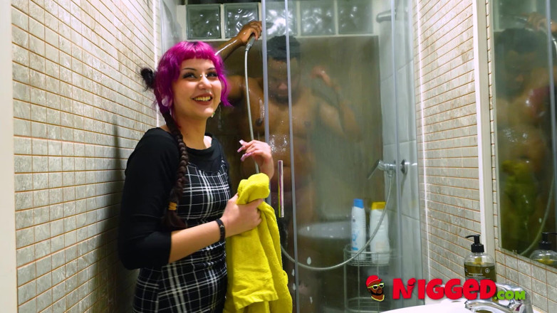 FAKings Black Fix: Mei otevírá svou kundičku na mezirasový ve Fakings Black Fix