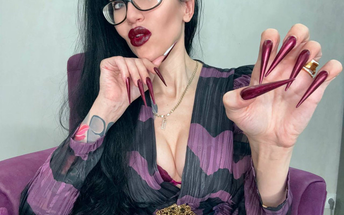 Julia domaina: Yeni renk uzun tırnaklar, keskin stilettos, uzun parmaklar emiyor ve...