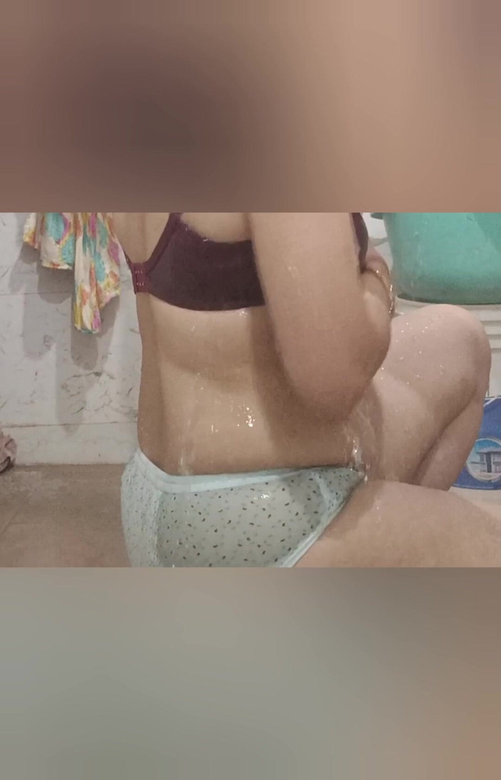 Priyahot77: Priya bhabi show sơn gợi cảm