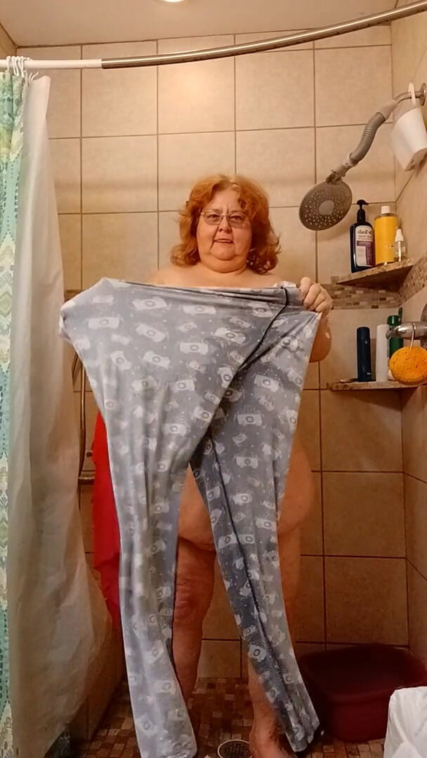 BBW nurse Vicki adventures with friends: Chết tiệt tôi đã đi tiểu quần của tôi?