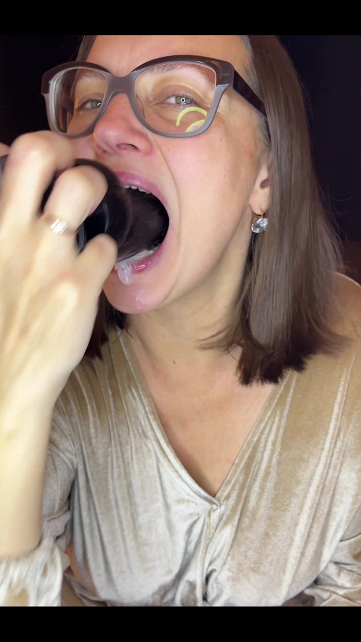 Crypto Mommy: Je veux prendre ta bite dans ma paume
