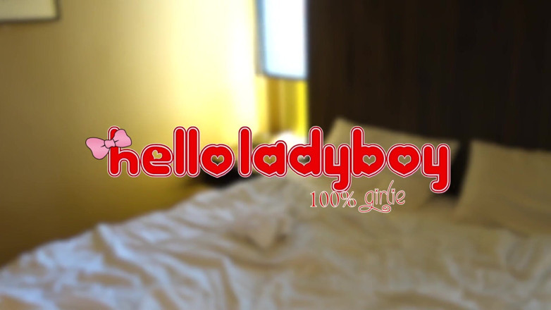 Hello Lady Boy: Flaca tailandesa acaricia una gran polla durante el sexo