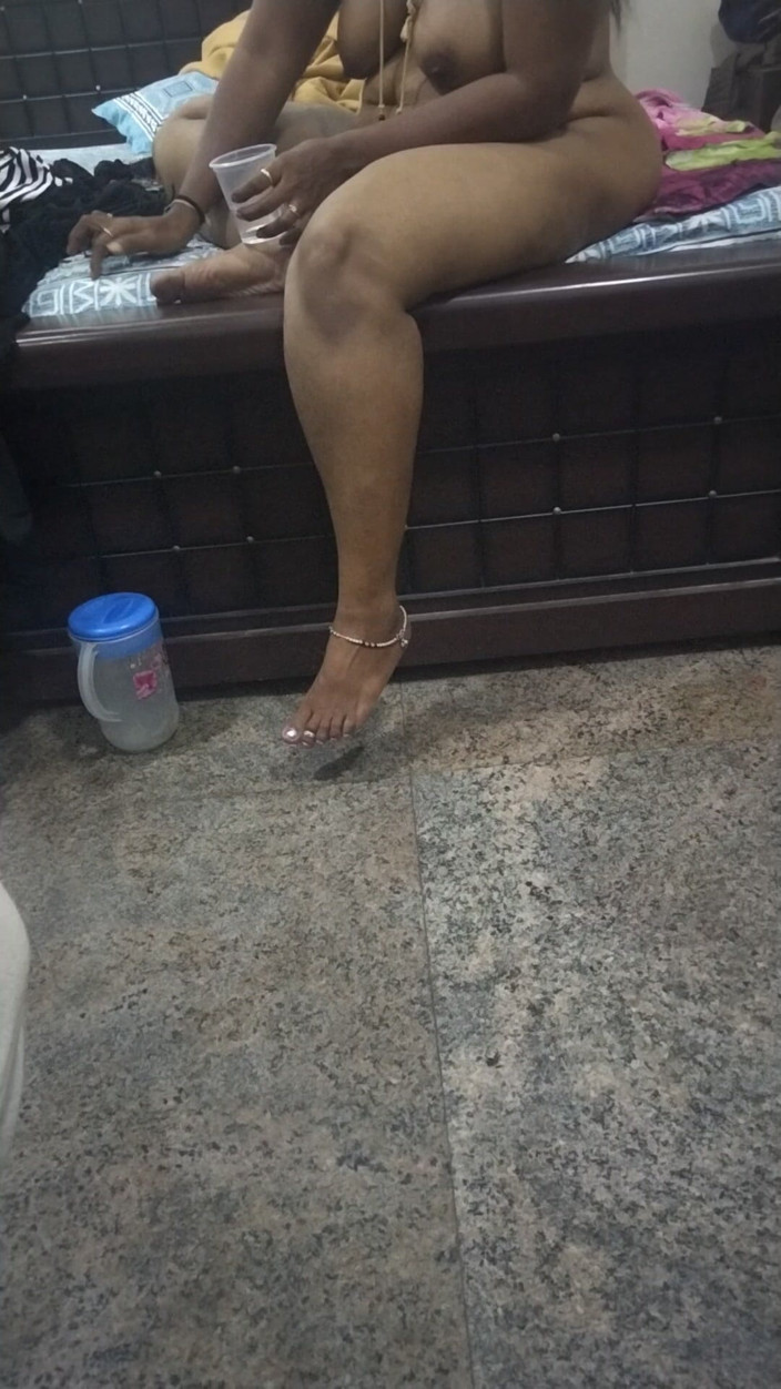 Tamil lesbian: Nói về công việc tình dục của cô ấy với khỏa...