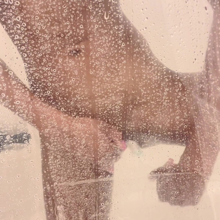 Emilycreams1: Mencukur di kamar mandi 2