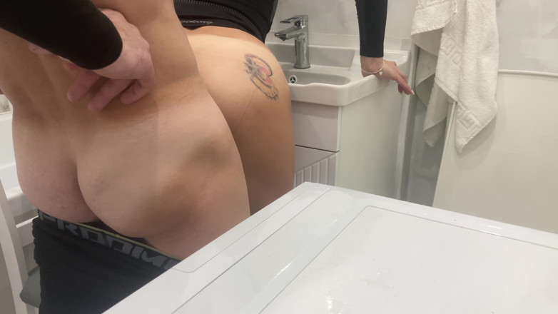 Hairy couple: Une fille de gym se fait baiser dans sa salle...