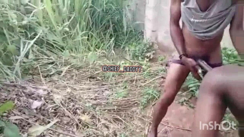 Chief_daddyy: Voyez comment je donne du pouvoir à ce garçon avec ma...