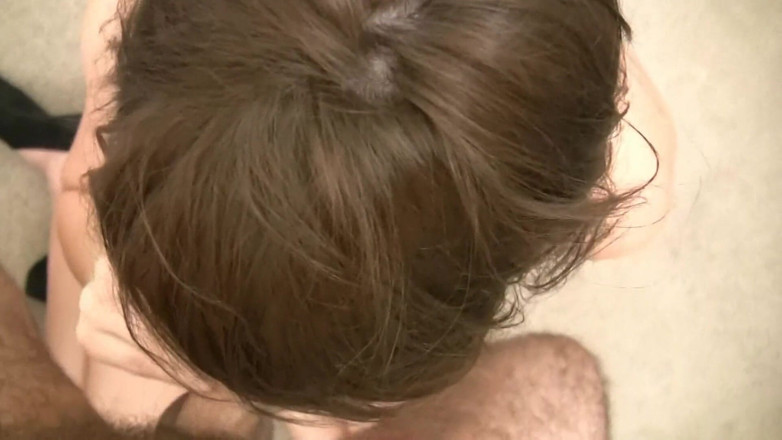 Tight little babes: Emo nastolatka z dużymi piersiami ssie dużego kutasa w domowej...