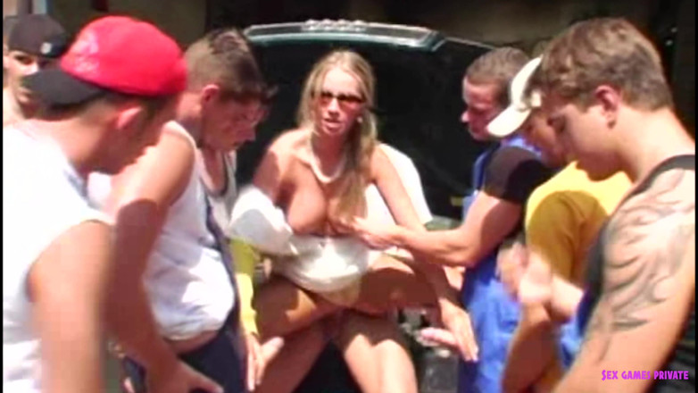 Czech Pornzone: Une bombasse tchèque sexy démente dans un gangbang, vol. 2