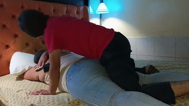 Stepmom_with_big_tits: J’emmène ma belle-mère dans un motel et elle apporte un...