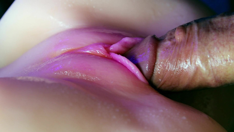 SEXY_GUYBEST: Primer plano del coño jugoso absorbe una porción de esperma...