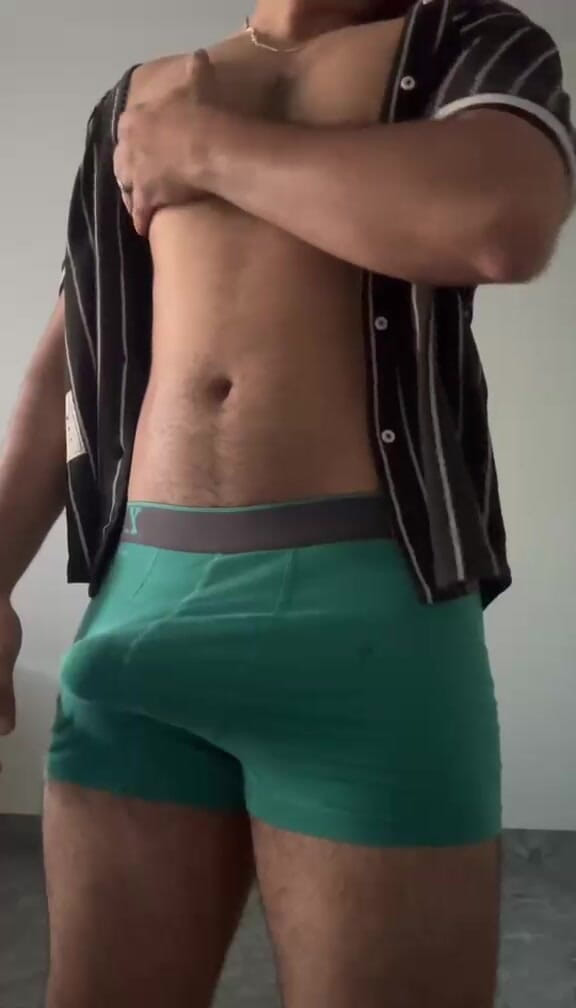 Rent a gay productions: Збуджений індійський twink готується до тата-шліфувача, секретна дрочка і перший онлайн камшот