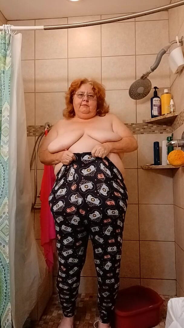 BBW nurse Vicki adventures with friends: 내 바지를 오줌 싸게 해?