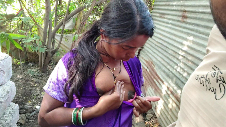 Premi pooja: Indische tante - Bhabhi heeft haar oude man verlaten, dus leseerde...