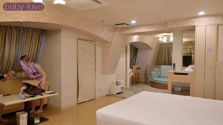 Asian cutie: Sansürsüz kız Esthetician: kirli servis her damlayı boşaltıyor ve sonra...