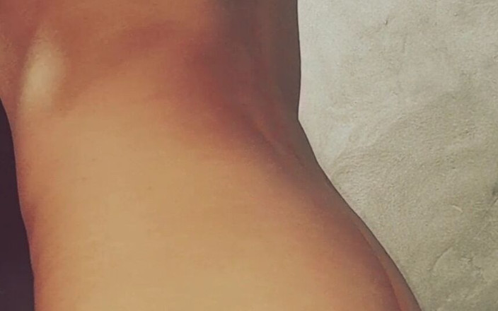 Franco2019: Моя молода веб-камера показує голу, граючи з моїм тілом, світло відбивається на моїй спині