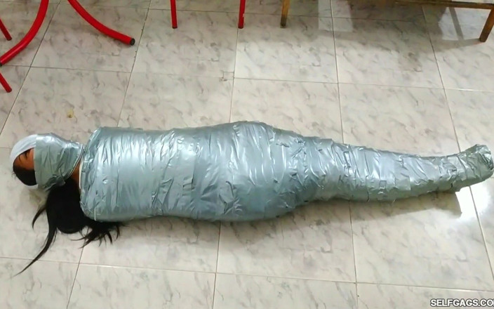 Selfgags Latina Bondage: Ingekapst voor vernedering!