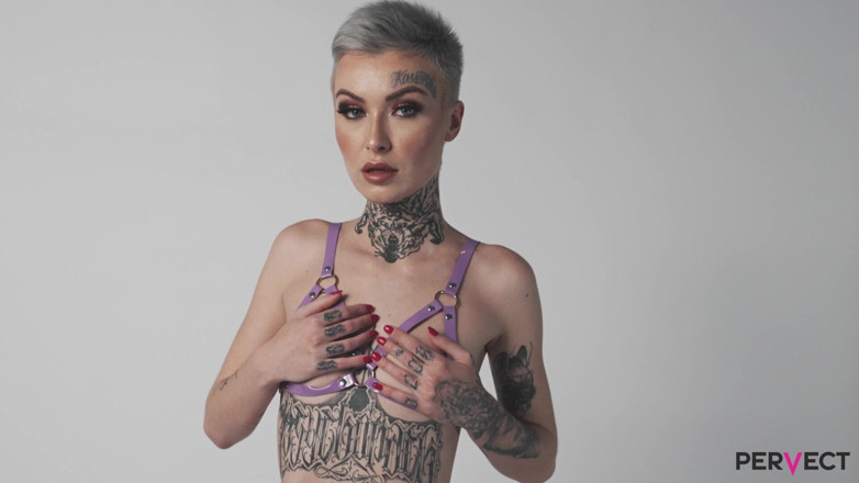 Pervect: Tabitha poison scopa tutti i suoi buchi con un enorme...