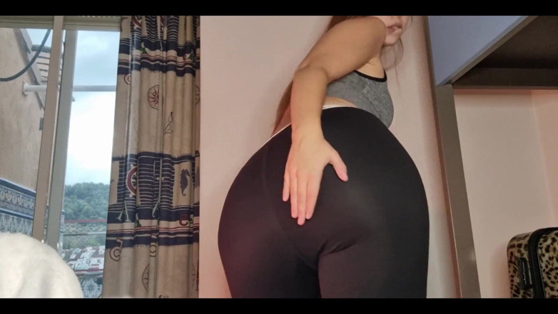 Holycandy: Regardez comme je suce la grosse poyas xd