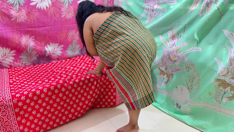 Your Boy's Cum: bhaartiy desi gugraati larki aur hot 18+ kamsin larke ki chhaatravaas...