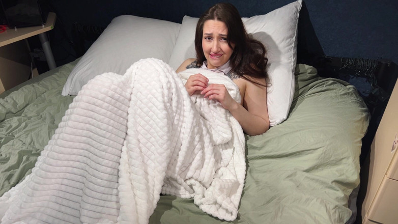 JessLux: Pov je betrapte een studente op masturberen en haar neukte,...