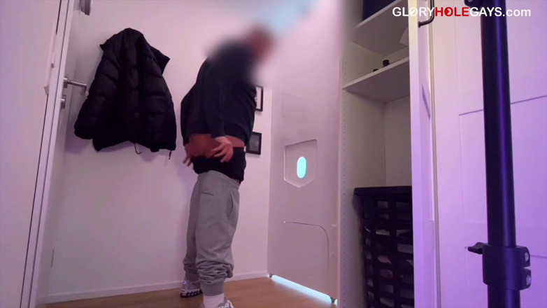 GLORYHOLEGAYS: Strict Gay Master di Gloryhole