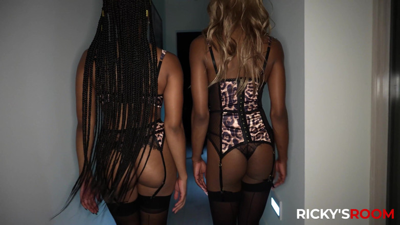Ricky's Room: RICKYSROOM figa piacevole sborra su tre
