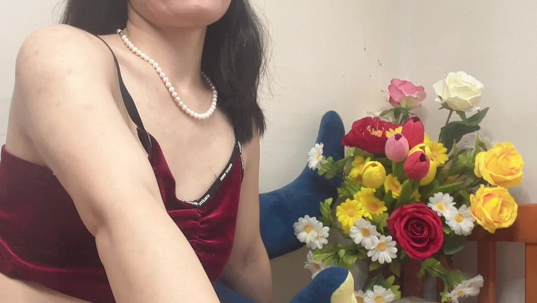 sweethanajapanese: Маленька Хана смокче член, а потім відкриває отвір у пизді з волохатою маленькою пиздою