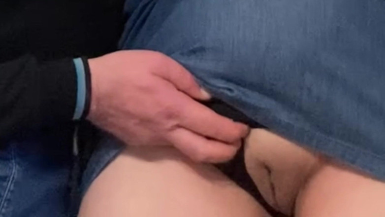 Niki studio: Fantasme coquin dans le métro - les doigts d’un inconnu dans...