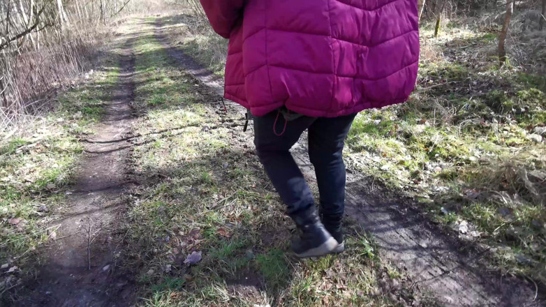 Bouncy Tits Action: Visící prsa, svorky na bradavky a další tresty