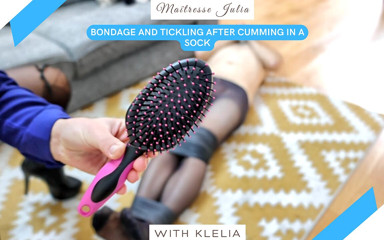 DeesseJulia: Bondage e solletico dopo essere sborrata in un calz- maitresse...