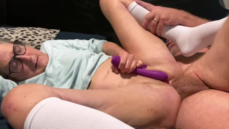 Squirting Senior: Pasangan dewasa lagi asik seks anal sama pria kontol besar...