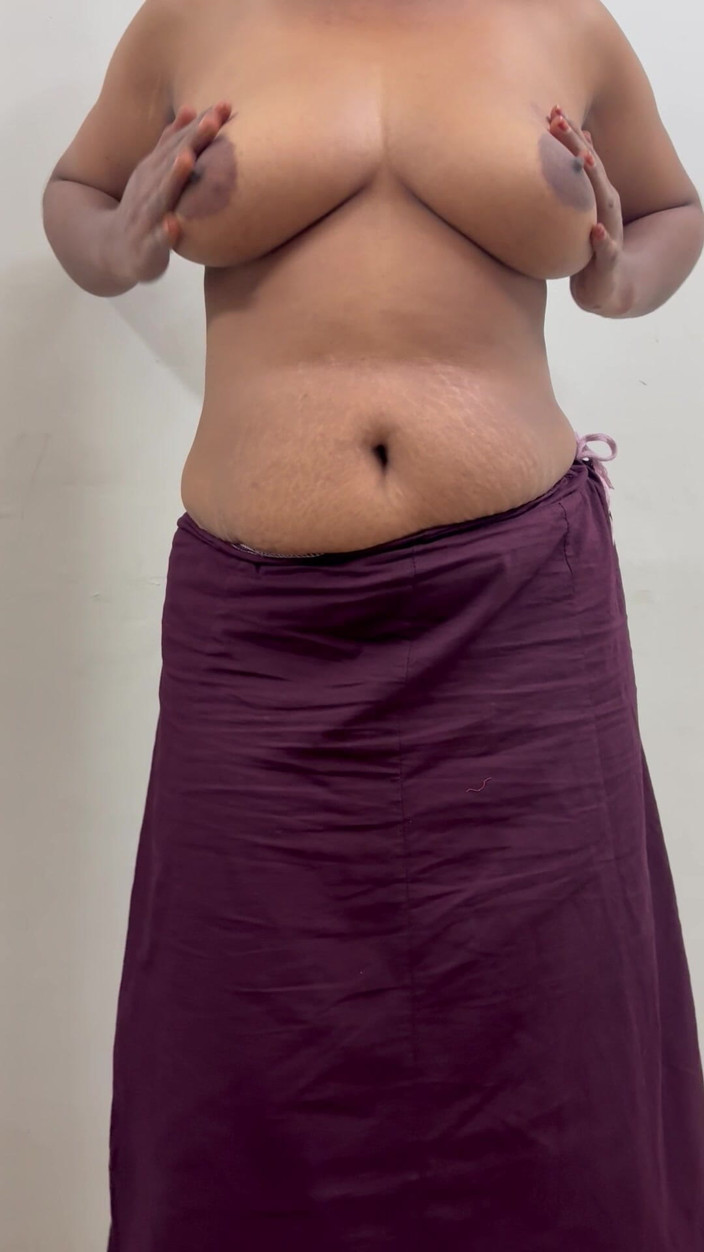 Anajanadevi: Mallu rốn show