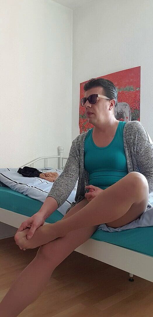 PetraNylon: Hola.. saludos mis amores .. y como siempre, me presento