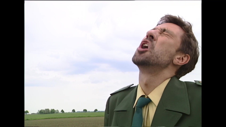 Piss Lover: Un policier doit la regarder pisser dans la voiture de...