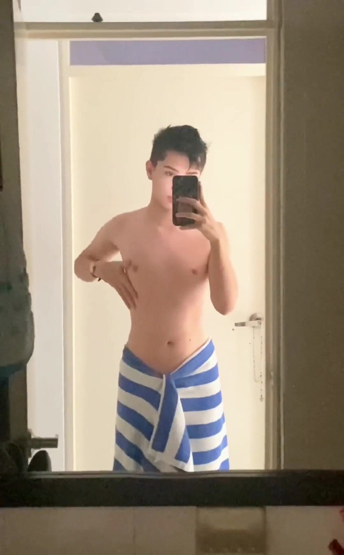 Dilan Castro: Tempo doccia con sborrata faccia Straigth