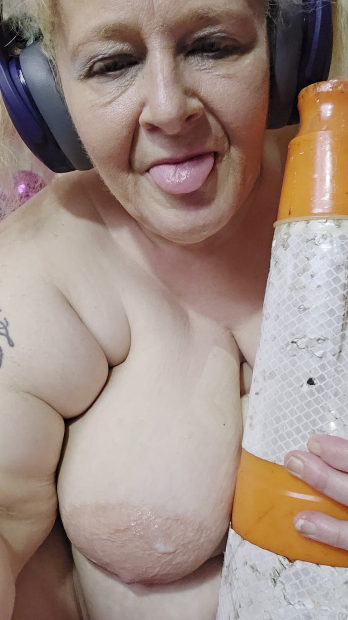 HerculesnVENUS: Un trou du cul bâillonné quand ses beau-pères éloignent maman s’amuse