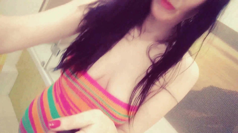 GinnaGg: Russische MILF kommt in höschen. Haarige muschi, nasses höschen squirt -...