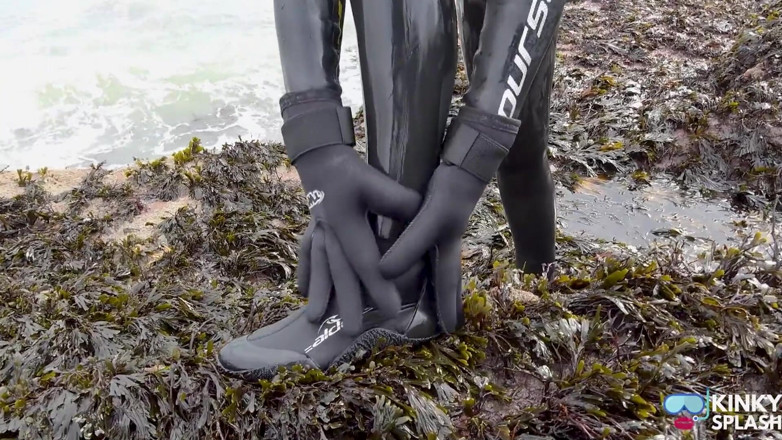 UKCuteGirl Lucy Lauren: Rubbery Beach Encounter: Lucy's Neoprene Pussy Play with Stranger
