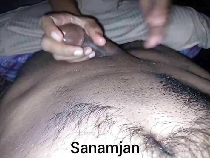 Sanam Jan: Une bhabhi desi suce la bite de son devar