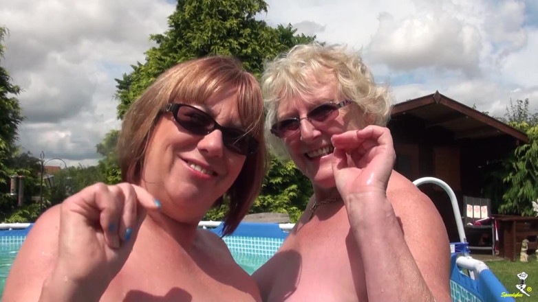 Dirty Doctors Clips: Jugando en la piscina