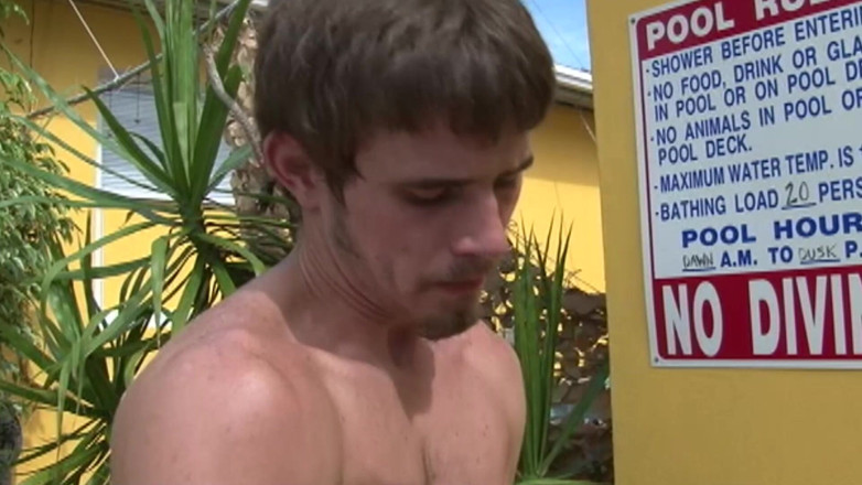 SEXUAL SIN GAY: Chupando sin parar - escena 3 - trío de twinks en las áreas de...