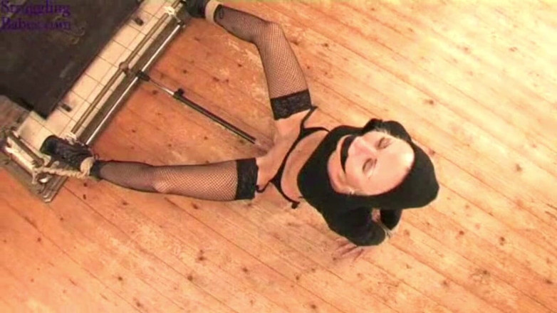 Submissed: Romantické dildotreatement u krbu