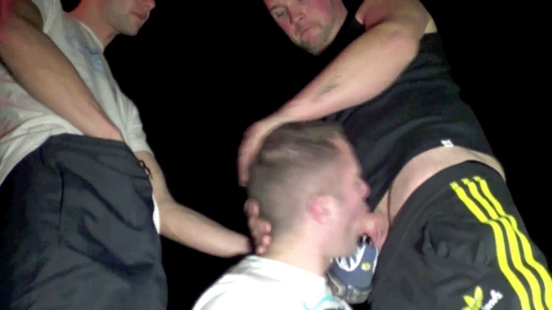 MALIK THE ARAB FUCKER XXL: Fodida em tênis pelo amigo de 2 badboys de Malik
