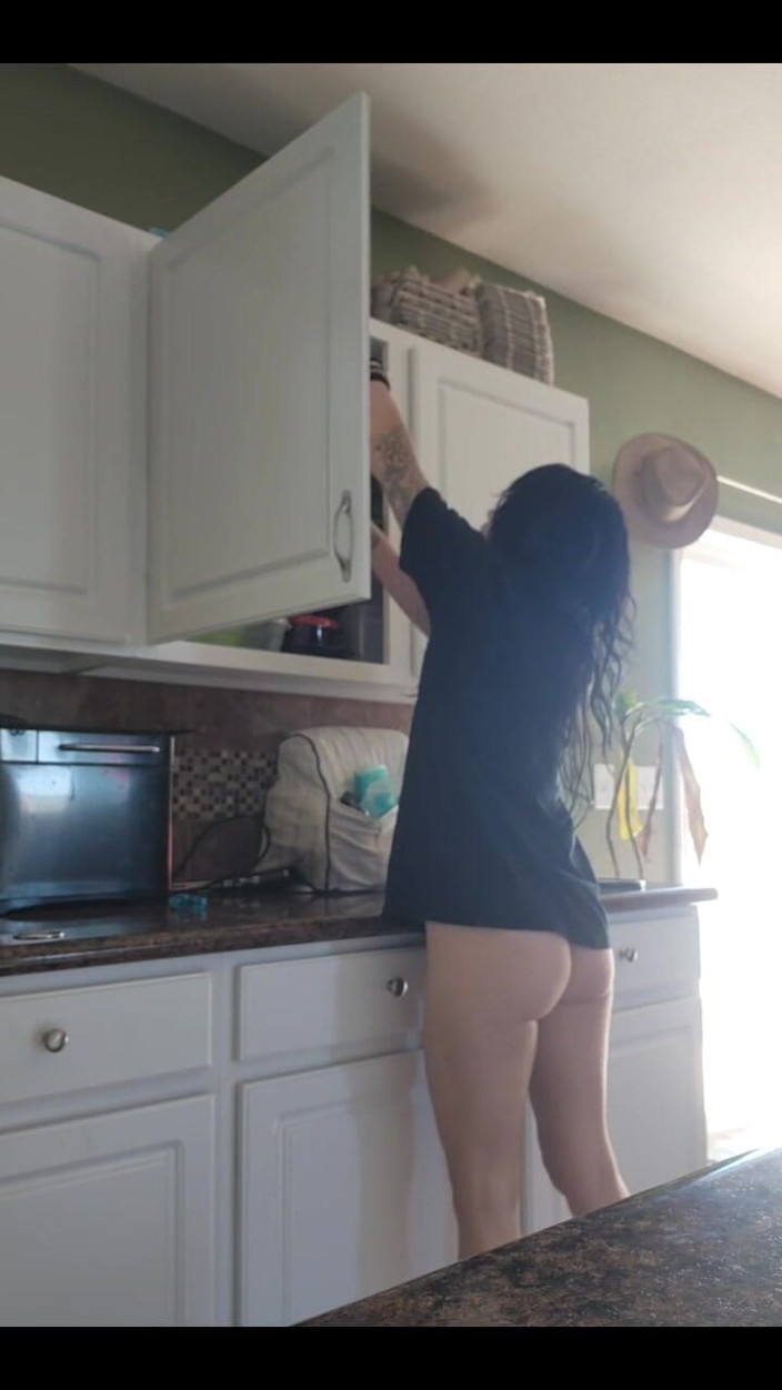 goddessXenvy: Pancut dan bersihkan dapur dengan saya