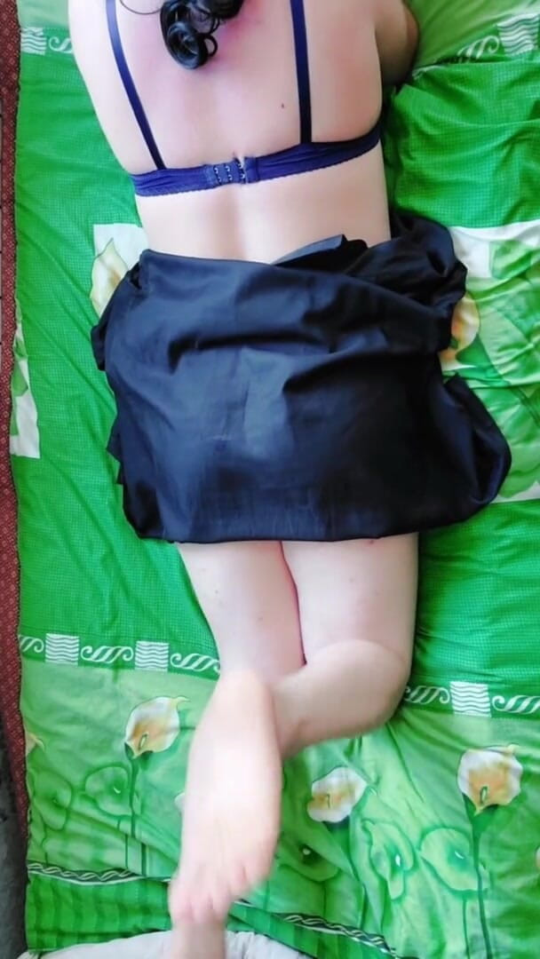 Kitty_Cross: Je suis une jolie trans en mini-jupe et mon beau...