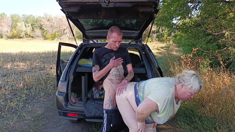 Zona901: У парку я трахаю свою мачуху в її пизду раком, потім в її рот і кінчаю двічі за хвилину